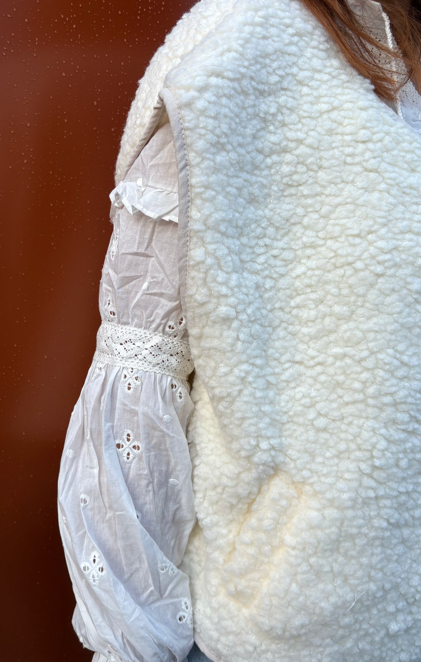 Veste sans manche en moumoute