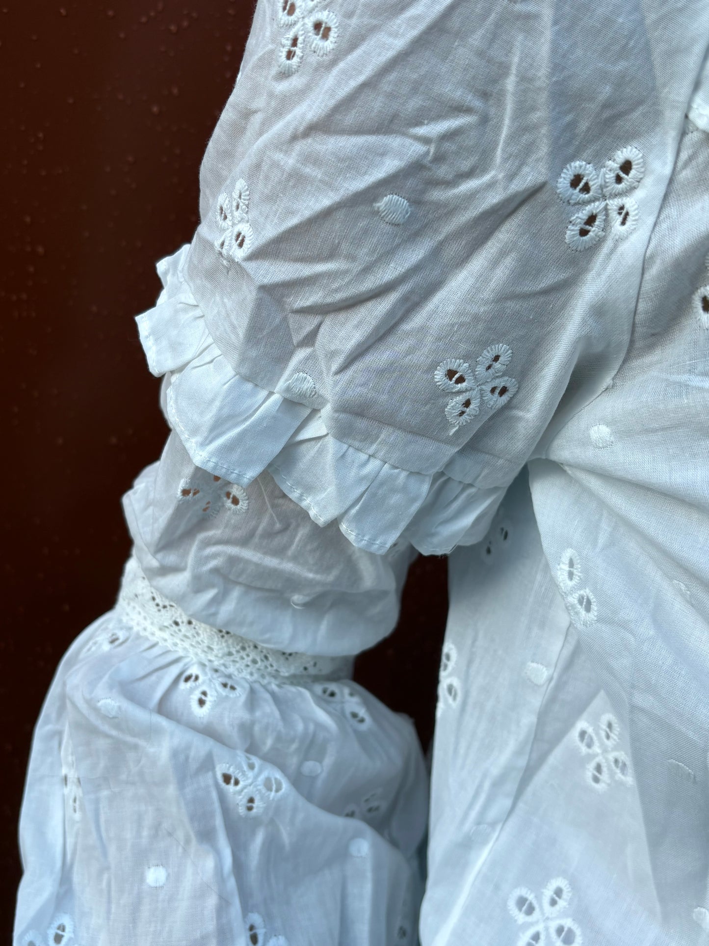 Blouse blanche brodée