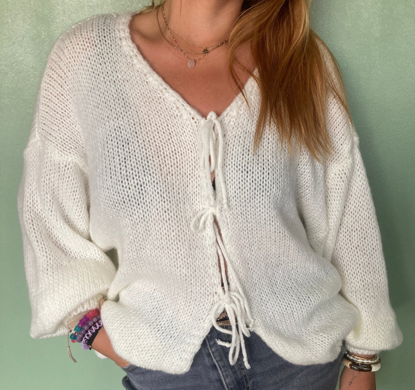 Pull blanc en mohair à noeuds