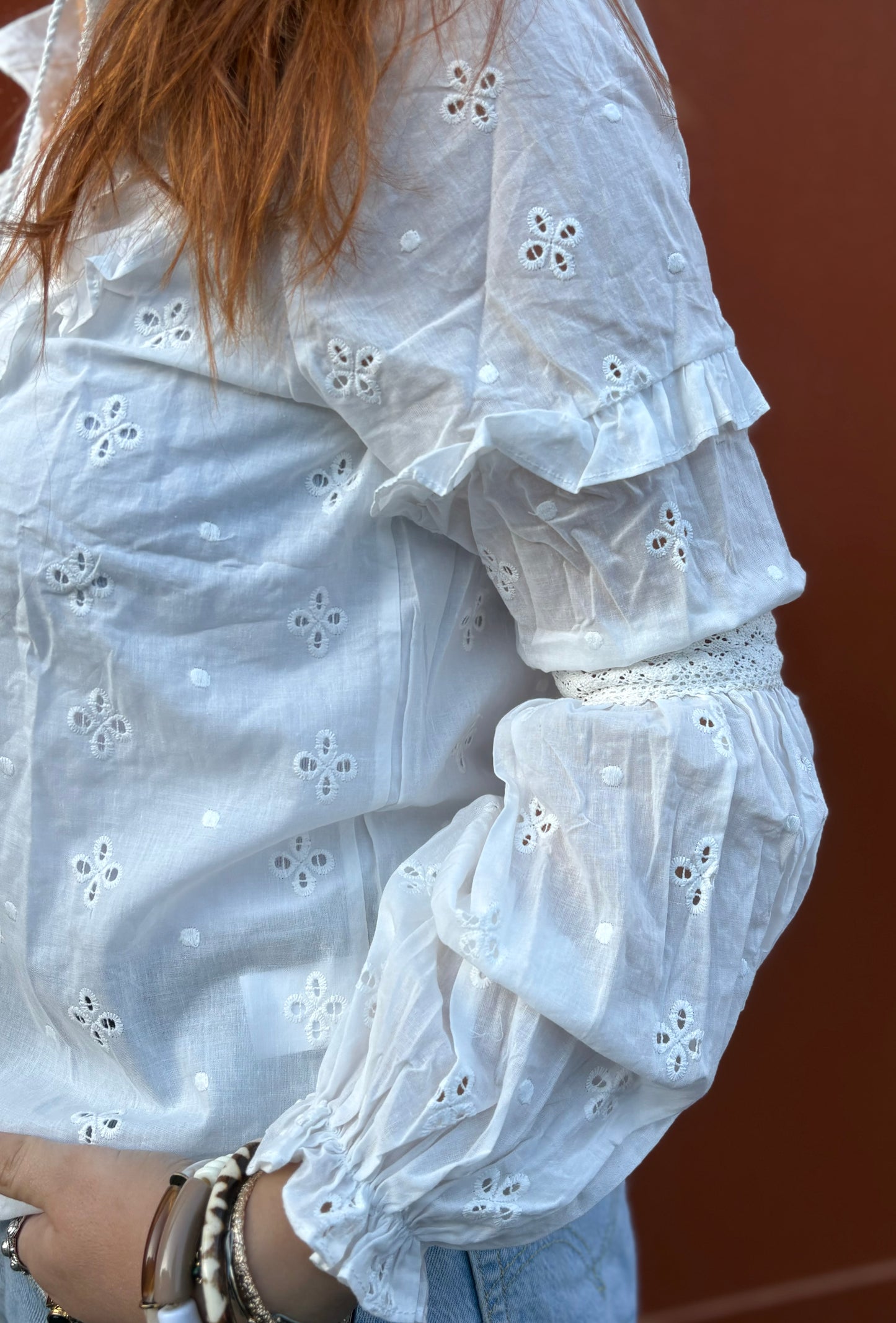 Blouse blanche brodée